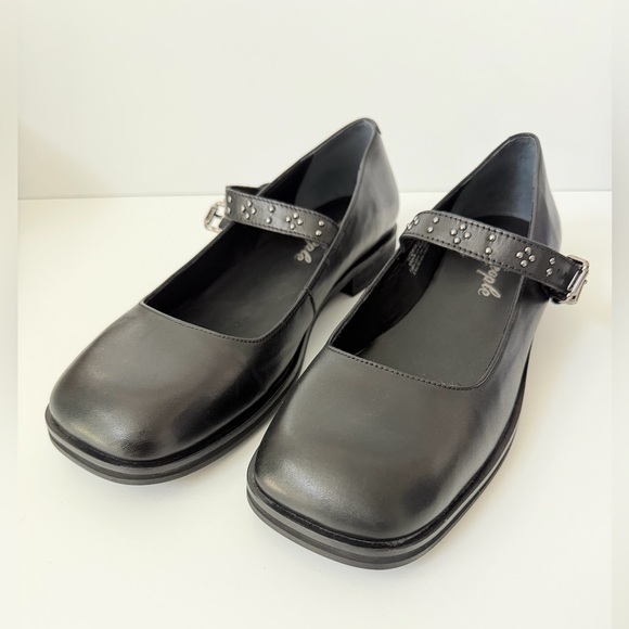 Free People Shoes - NWT Free People Mary Janes in Black Leather, Size 9